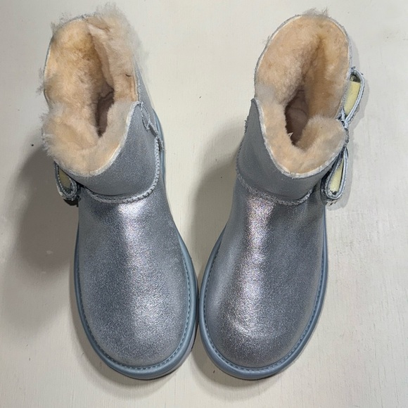 UGG Boots - Picture 2 of 6
